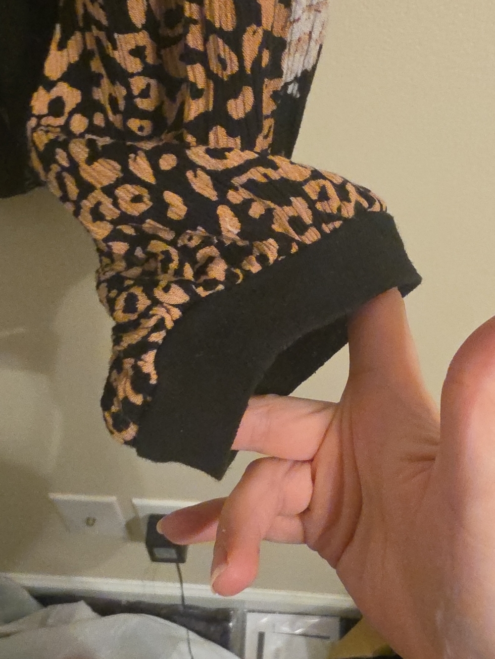 Umgee Oversized Black Patchwork Sleeve Blouse. In EUC - Picture 5 of 7
